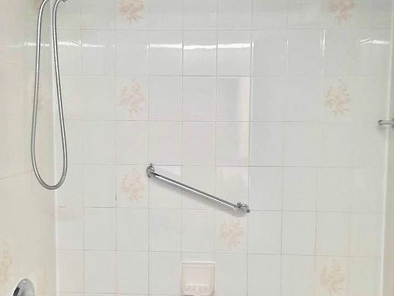 3rd image of 2460 Eglinton Ave E #404