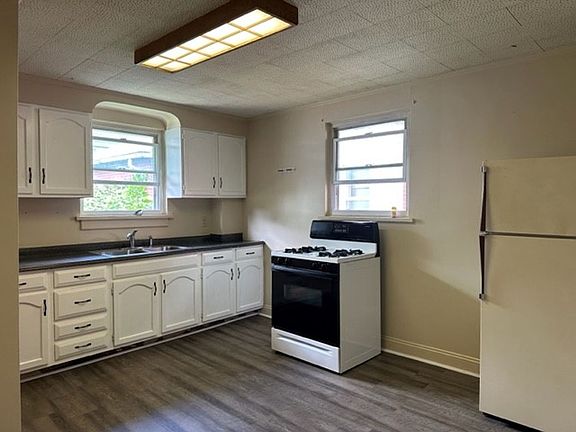 2nd image of 100 S 16th St APT 104