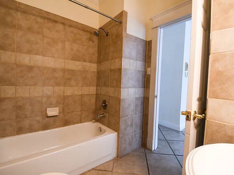 4007 Prytania St #6 — Photo 8