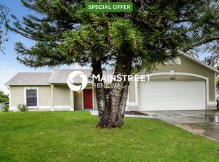 1923 NE 27th Ter, Cape Coral, FL 33909