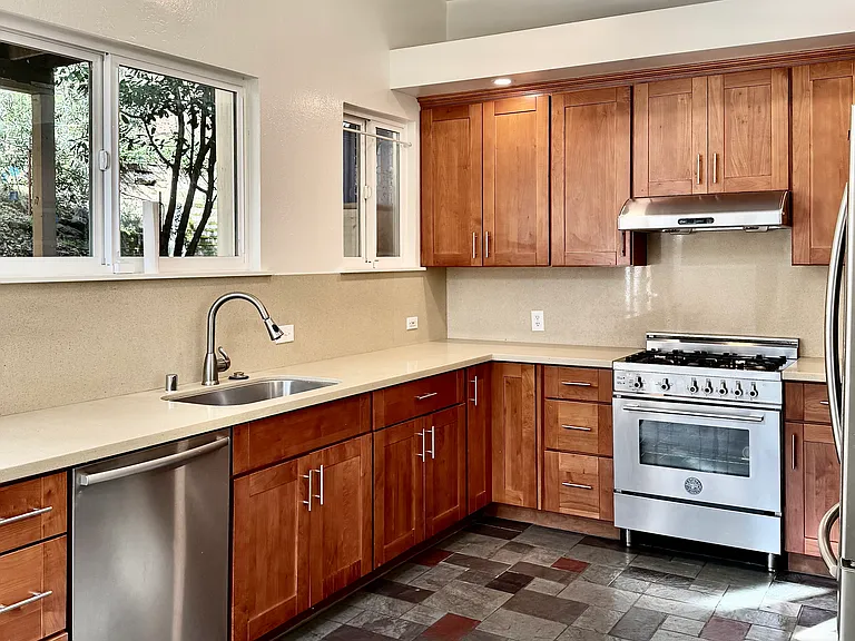 7765 Claremont Ave — Photo 6