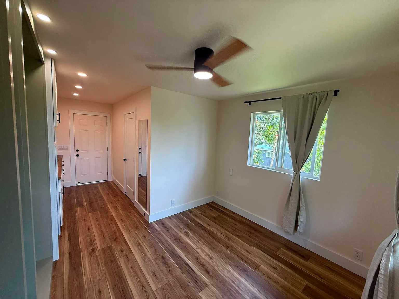 3 bed, 2.5 bath, 900 sqft, $4,600 — Photo 4