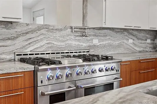 900 Highland Dr — Photo 7