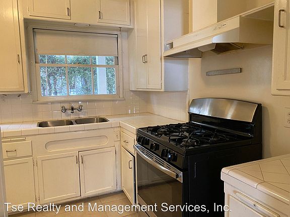 4th image of 390 Pasadena Ave APT A