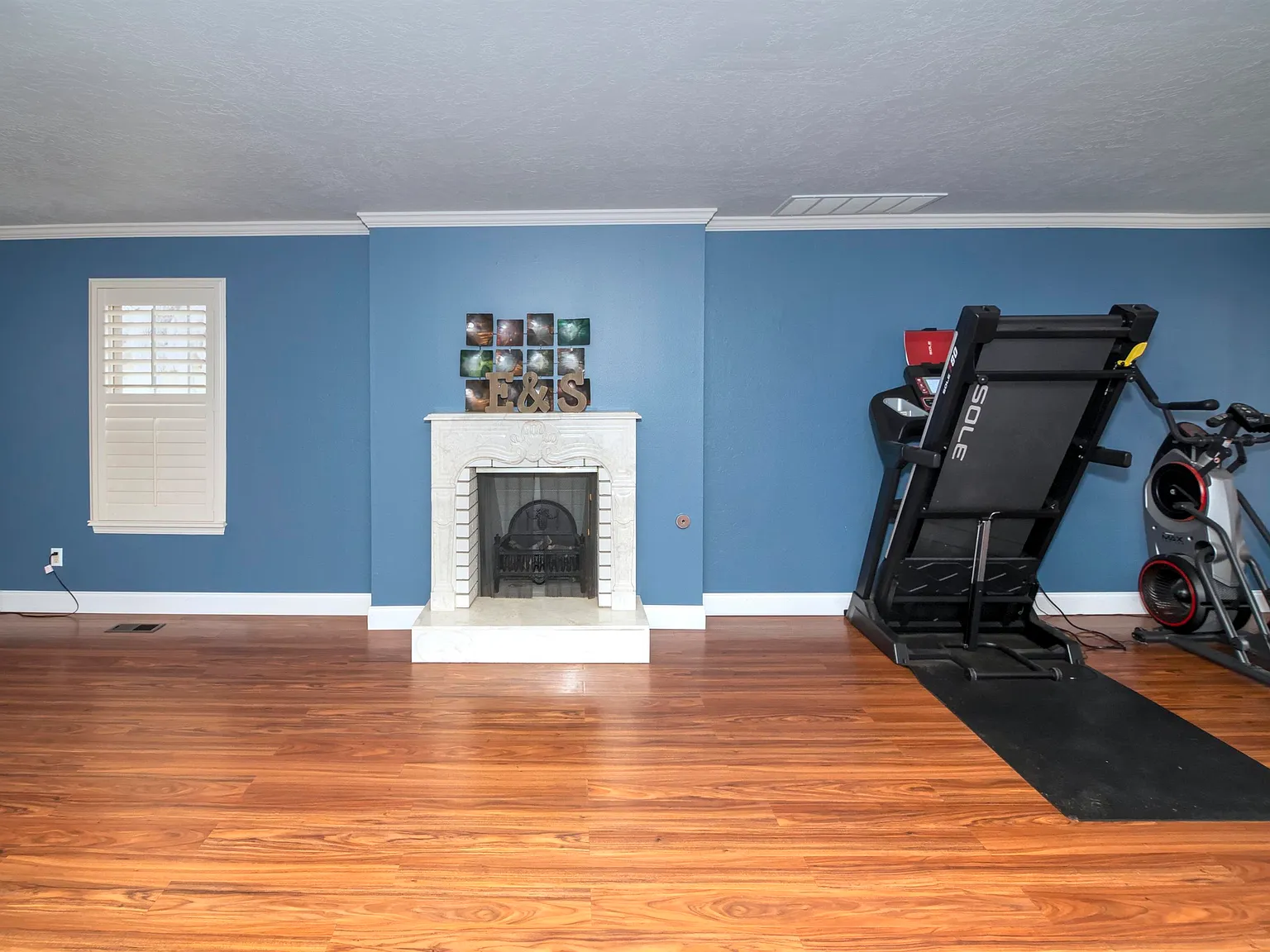 3 bed, 2.5 bath, 2712 sqft, $2,200 — Photo 2