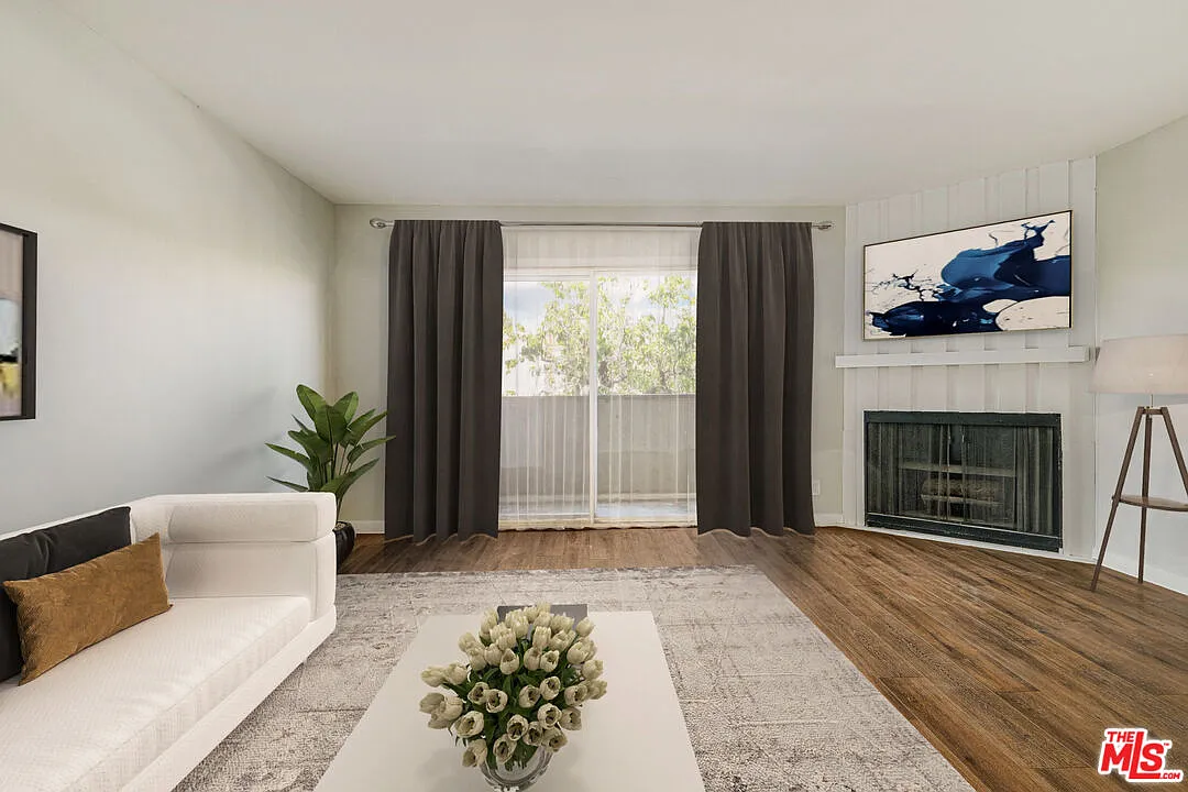 3 bed, 2.0 bath, $4,950 — Photo 2