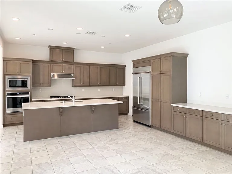 20816 Pine Cone Cir — Photo 9