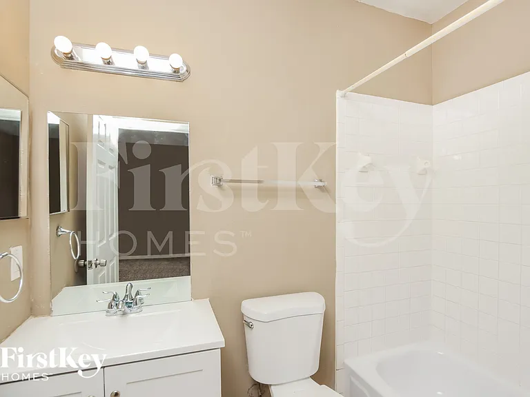 129 Admiral Cir — Photo 9