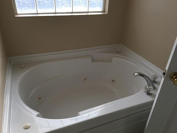 MBR Jetted Tub