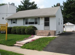 49 Kuhl Ave, Hicksville, NY 11801