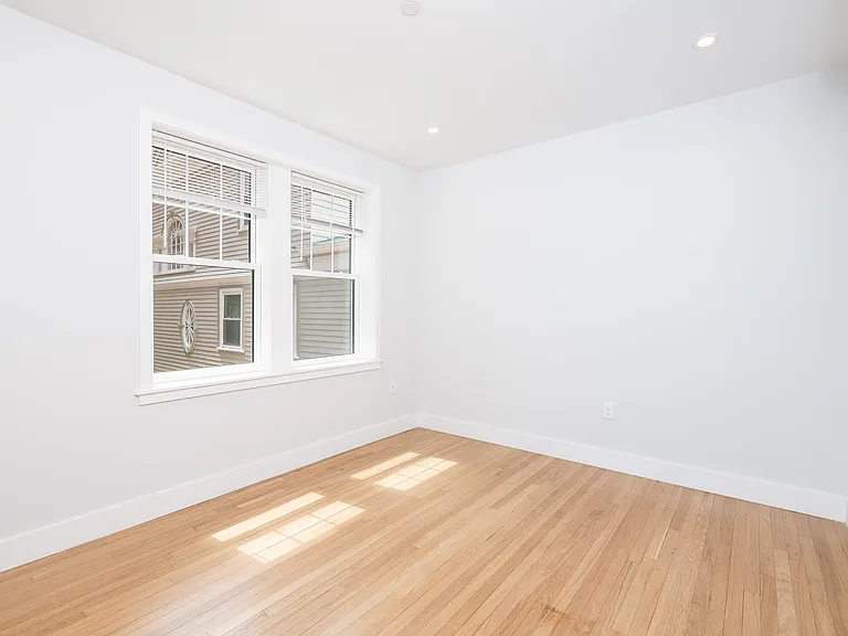 17 Forest St #17A04 — Photo 5