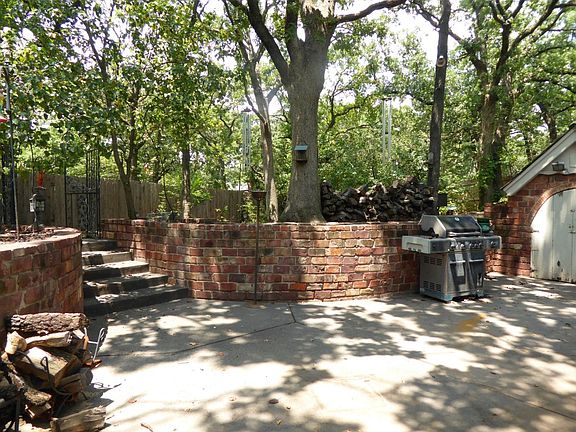 5th image of 1401 N Fordson Dr