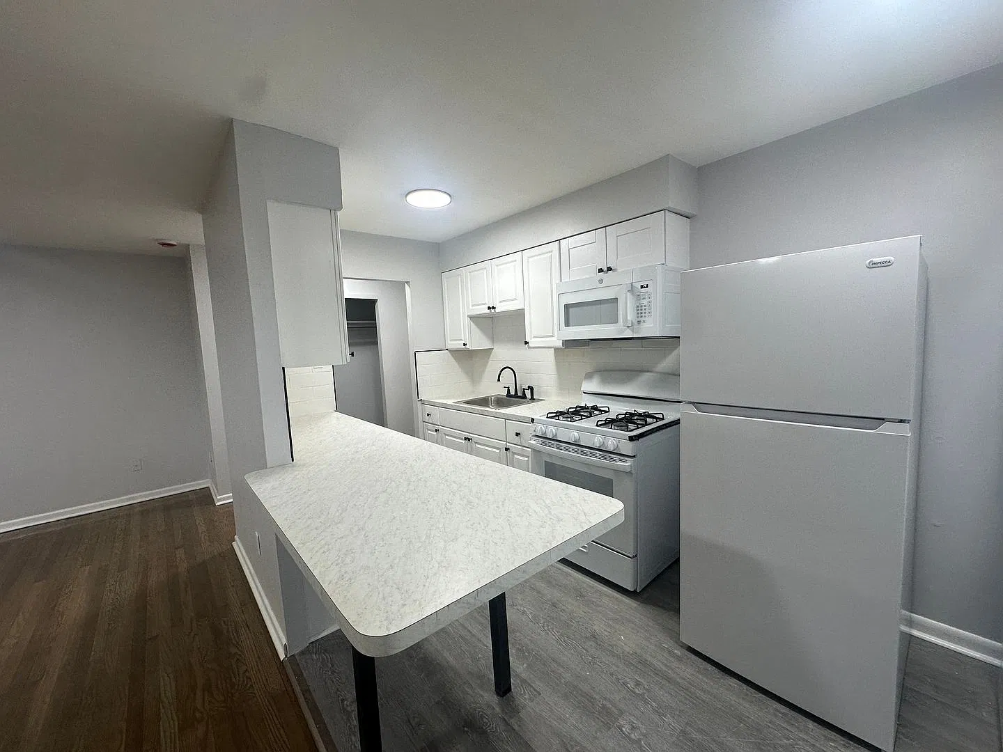Moser Gardens Apartments — Photo 4