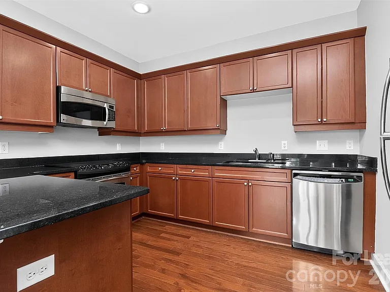 1829 Kenilworth Ave — Photo 8