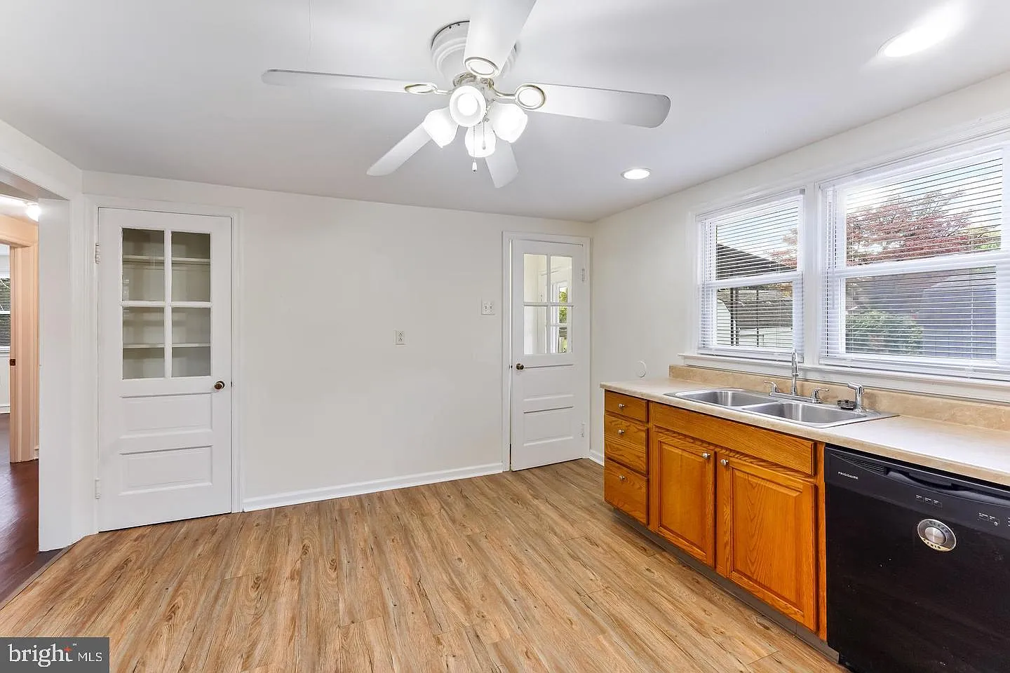 3 bed, 1.0 bath, 2000 sqft, $2,300 — Photo 4