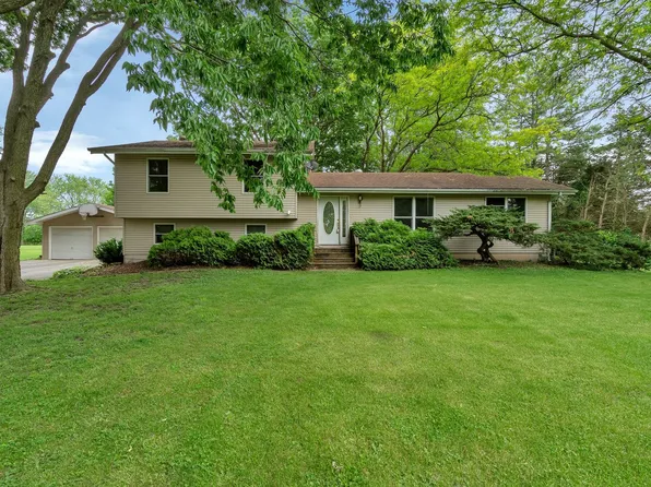 13130 McKanna Rd, Minooka, IL 60447