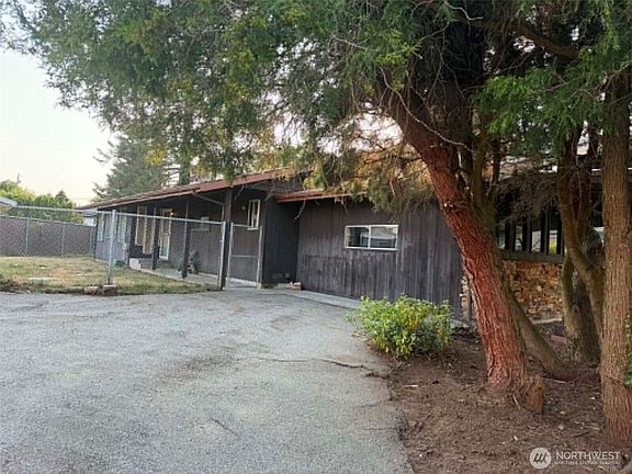 3rd image of 2704 125th Avenue Ct E