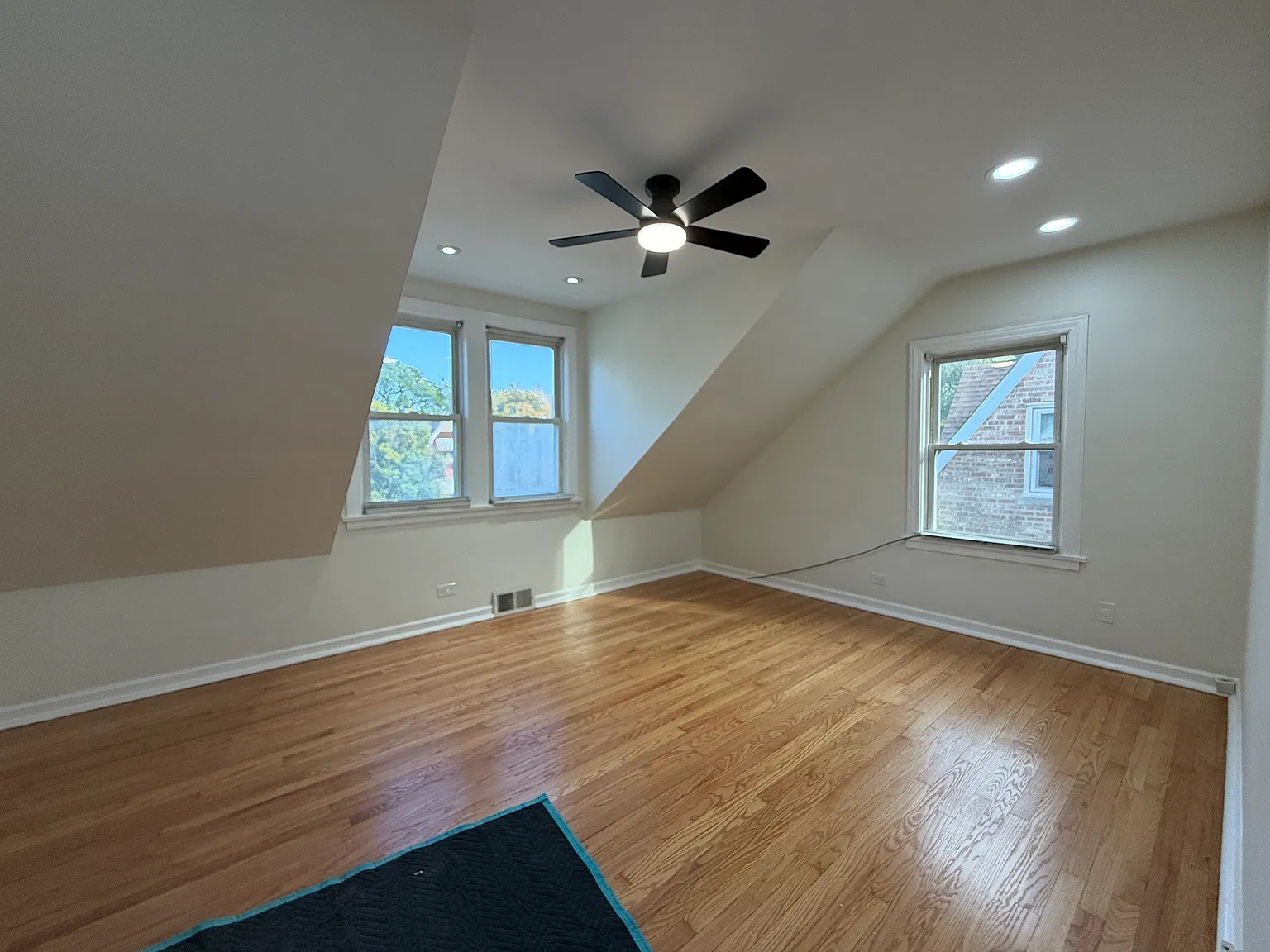 2 bed, 850 sqft, $2,100 — Photo 2