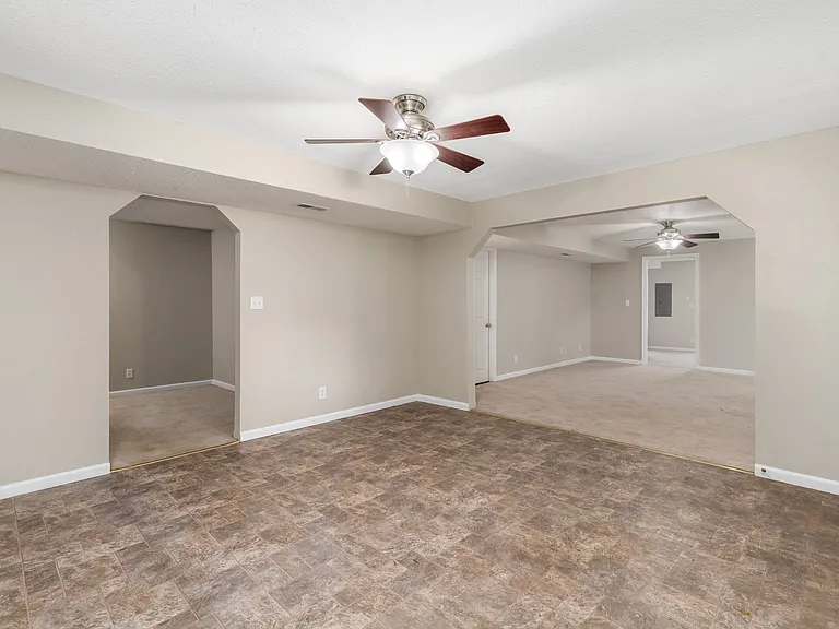 131 Sawmill Ln — Photo 12