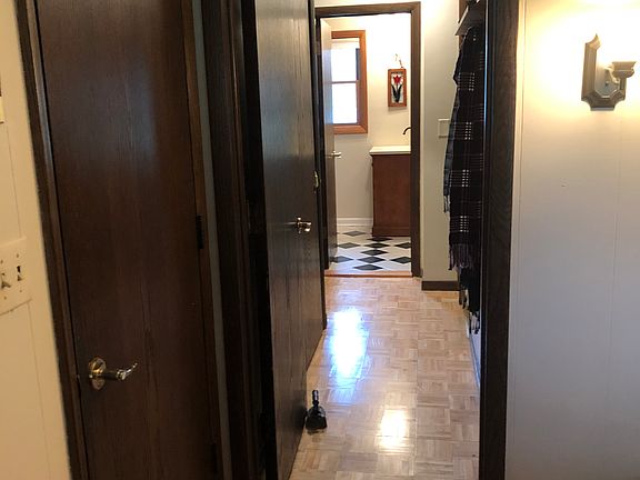 Foyer to #3rd bedroom