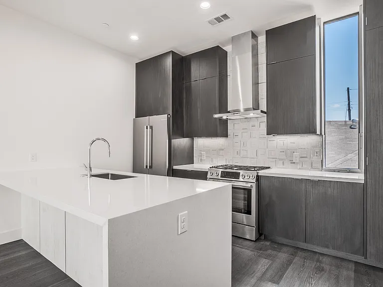 4322 Roseland Ave #9 — Photo 40