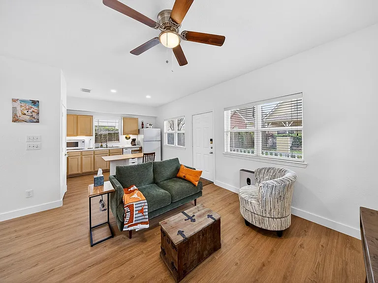 1318 Dennis St — Photo 10