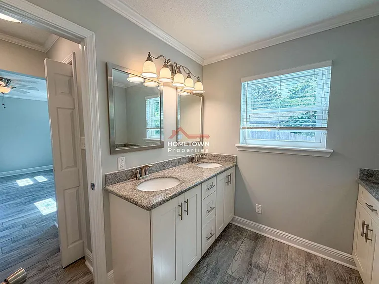 220 Cordoba St — Photo 22