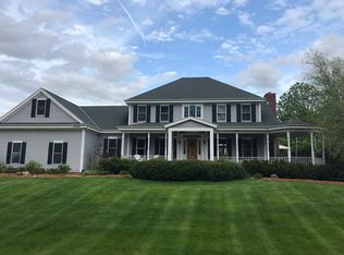 W294N6122 River Grove Ln, Hartland, WI