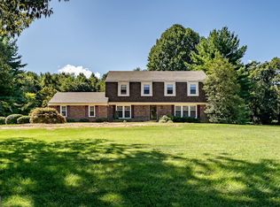 908 Pineview Dr, West Chester, PA 19380