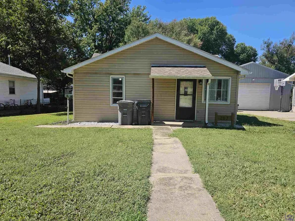 207 S Cottonwood St, Emporia, KS 66801