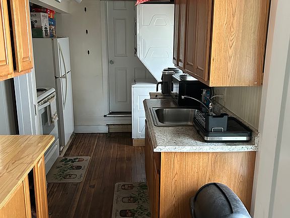 4th image of 519 High St Unit 2