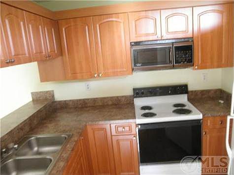 3rd image of 3674 Victoria Dr