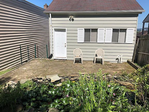 Fenced in yard !