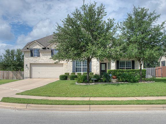 2nd image of 3201 Goldenoak Cir