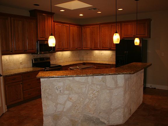 Breakfast bar/kitchen