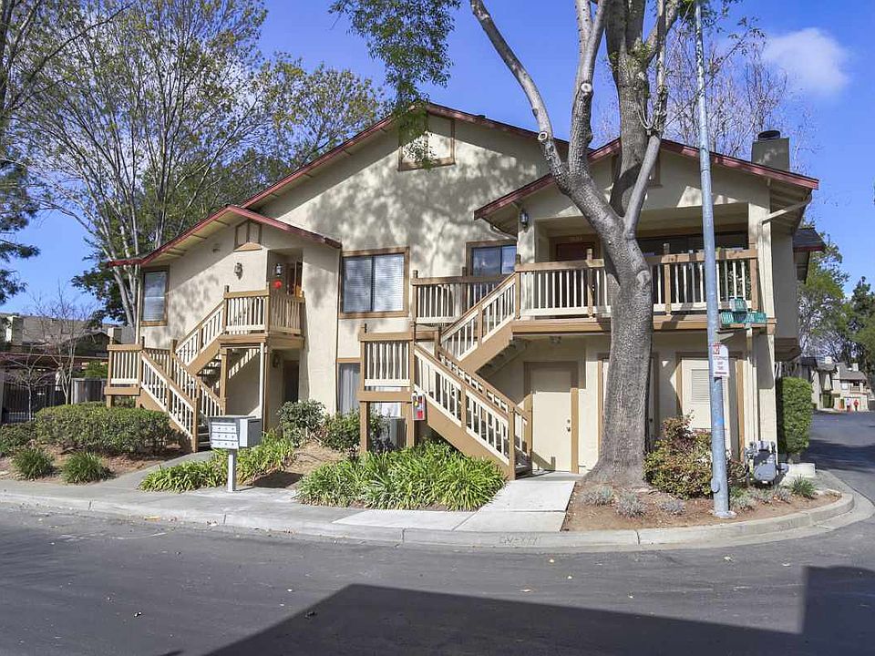 2nd image of 38684 Huntington Cir