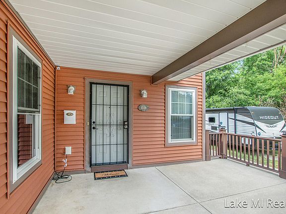 5th image of 1039 Bemis St SE