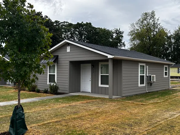 602 E Broad St, Raymond, IL 62560