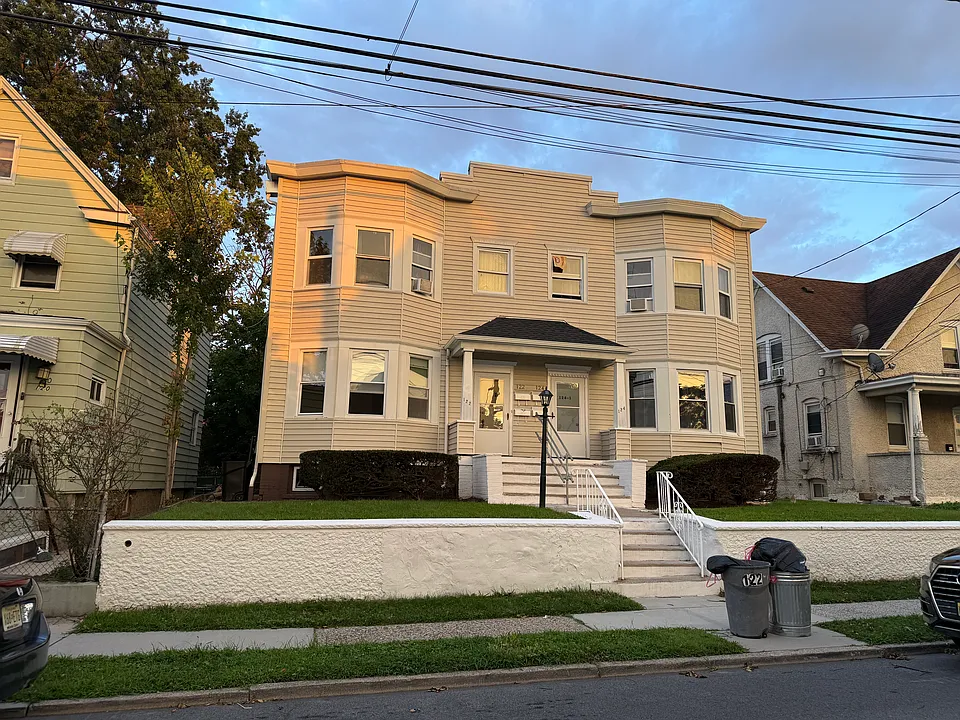122 Humboldt St #1