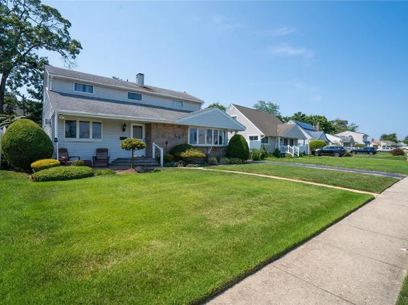 24 Seitz Drive, Bethpage, NY 11714