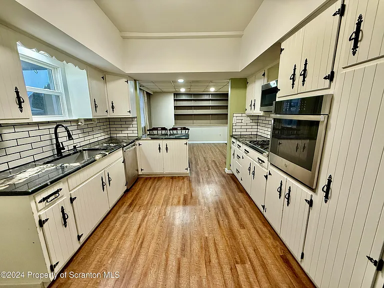 22 N Goodwin Ave — Photo 4