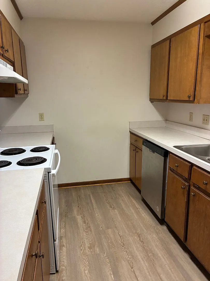 507 N Spring St — Photo 4