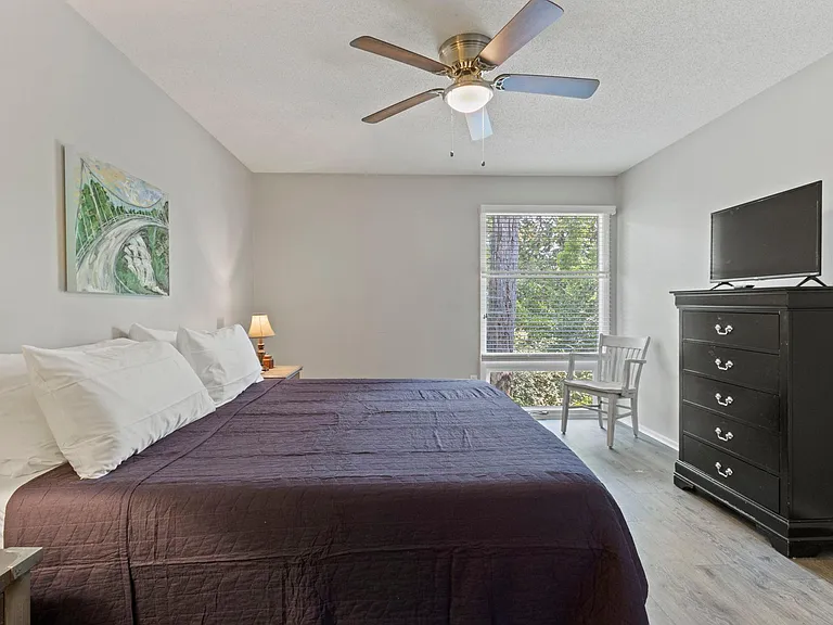 311 W Earle St #34B — Photo 32