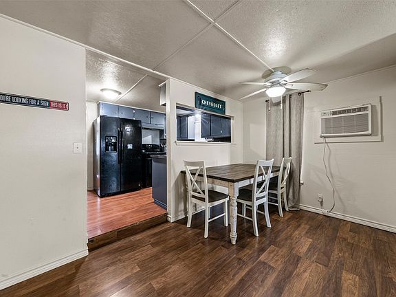 4th image of 511 W Navasota St