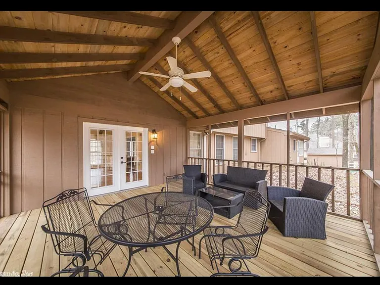 Screened in porch