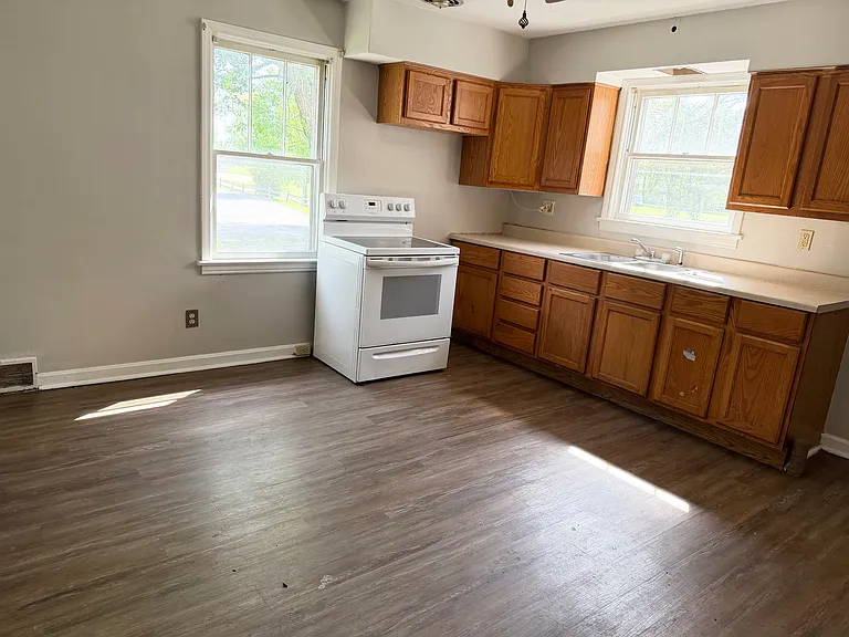 233 Country Club Ln — Photo 2