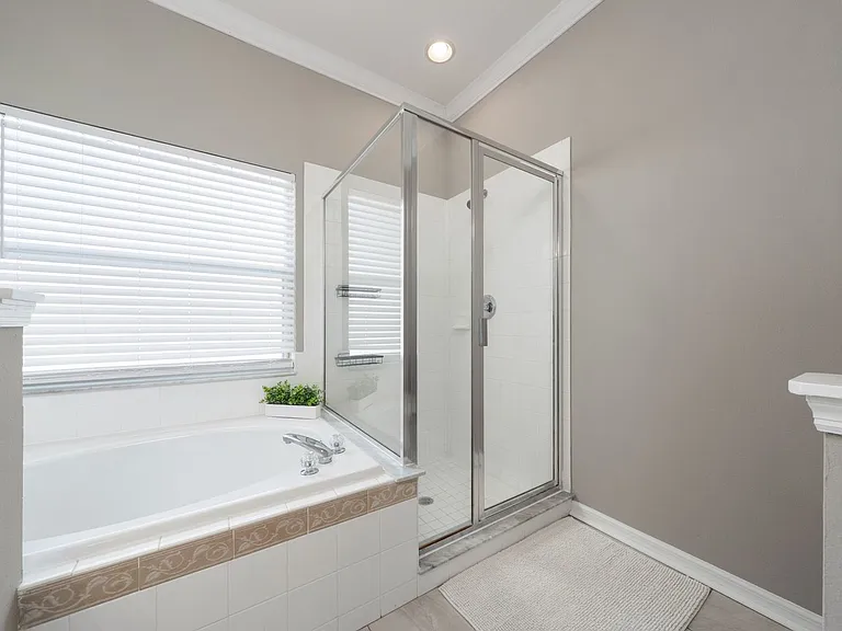 9724 Myrtle Creek Ln — Photo 29