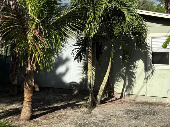 151 Valencia Dr, Loxahatchee, FL 33470