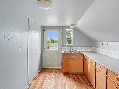 913 E Illinois Ave — Photo 10