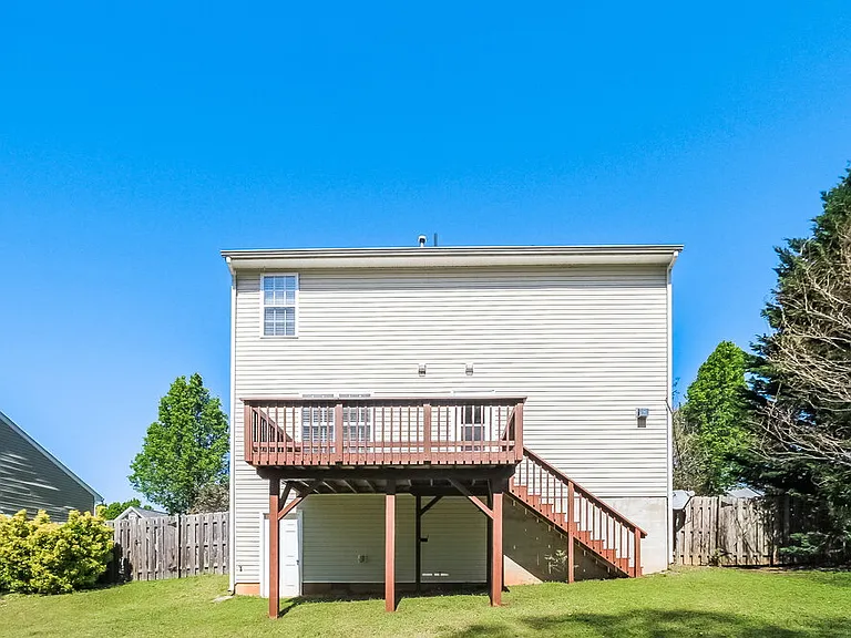300 Creekview Dr — Photo 24